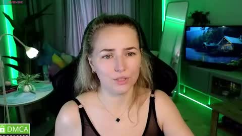 Snapshot of mira_mermayd chatting on July 18, 2026, 1:43 am Mira online show from July 18, 2026, 1:43 am
