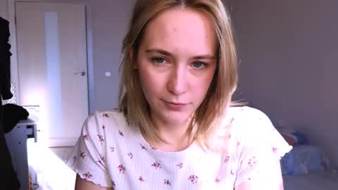 Snapshot of mira_spark chatting on September 30, 2025, 12:43 pm Mira online show from September 30, 2025, 12:43 pm