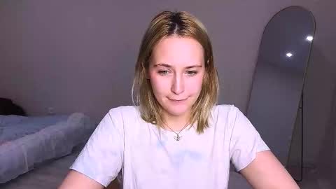 Snapshot of mira_spark chatting on October 2, 2025, 5:42 pm Mira online show from October 2, 2025, 5:42 pm
