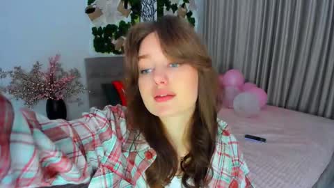 Emma online show from March 5, 2025, 10:43 pm