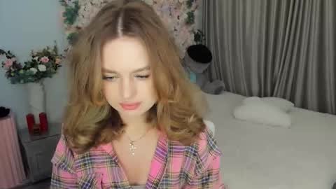 Snapshot of miraclecurly chatting on September 15, 2025, 4:40 pm Emma online show from September 15, 2025, 4:40 pm