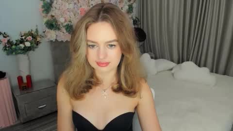Snapshot of miraclecurly chatting on September 16, 2025, 6:09 pm Emma online show from September 16, 2025, 6:09 pm