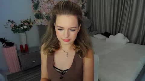 Snapshot of miraclecurly chatting on September 21, 2025, 10:06 am Emma online show from September 21, 2025, 10:06 am