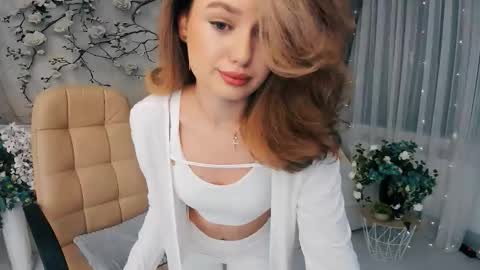 Snapshot of miraclecurly chatting on September 30, 2025, 4:12 pm Emma online show from September 30, 2025, 4:12 pm