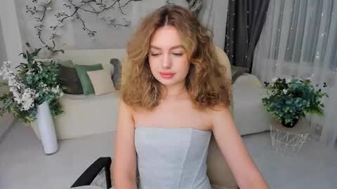 Snapshot of miraclecurly chatting on October 23, 2025, 7:23 pm Emma online show from October 23, 2025, 7:23 pm