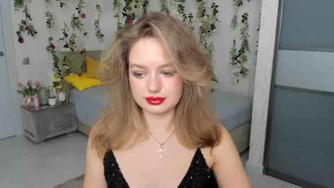 Snapshot of miraclecurly chatting on October 25, 2025, 10:01 am Emma online show from October 25, 2025, 10:01 am
