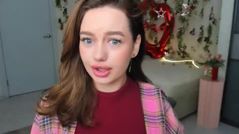 Snapshot of miraclecurly chatting on March 3, 2026, 7:31 pm Emma online show from March 3, 2026, 7:31 pm