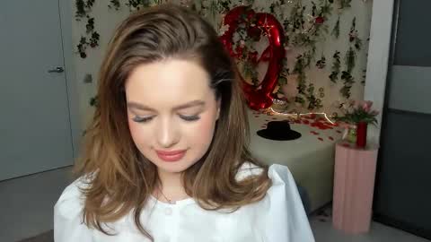 Snapshot of miraclecurly chatting on March 8, 2026, 10:08 am Emma online show from March 8, 2026, 10:08 am