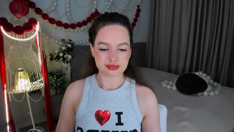 Snapshot of miraclecurly chatting on March 26, 2026, 8:14 pm Emma online show from March 26, 2026, 8:14 pm