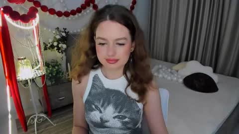 Snapshot of miraclecurly chatting on April 2, 2026, 6:05 pm Emma online show from April 2, 2026, 6:05 pm