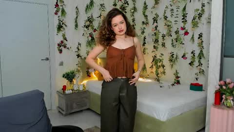 Snapshot of miraclecurly chatting on April 9, 2026, 6:13 pm Emma online show from April 9, 2026, 6:13 pm