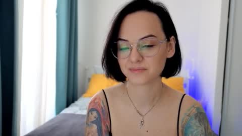 Snapshot of miraskyy chatting on October 1, 2025, 9:26 am MiraSkyy online show from October 1, 2025, 9:26 am