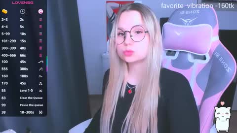 Kira online show from November 14, 2025, 6:17 pm