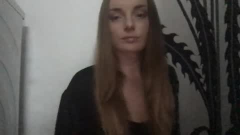 mirellia online show from September 17, 2025, 1:18 am