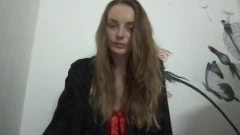 mirellia online show from September 18, 2025, 10:01 pm