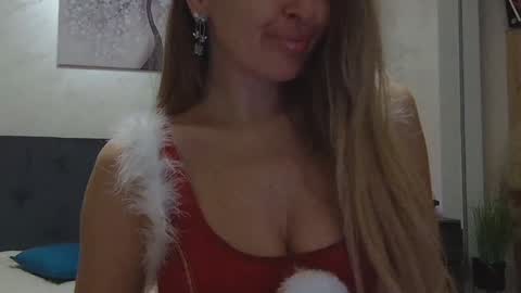 Snapshot of miriam04 chatting on December 24, 2024, 10:17 pm miriam04 online show from December 24, 2024, 10:17 pm