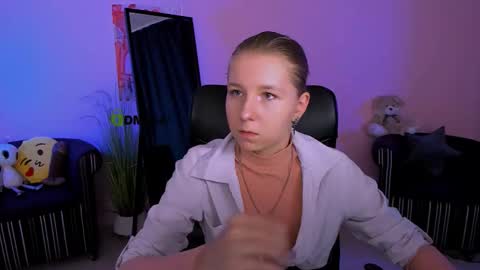 Snapshot of miriam_crazy chatting on October 18, 2025, 8:37 am miriam_crazy online show from October 18, 2025, 8:37 am