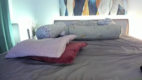 Snapshot of mis_eva chatting on November 7, 2025, 7:25 pm Eva online show from November 7, 2025, 7:25 pm