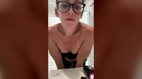 mischiefmamaxs online show from July 27, 2026, 5:36 am
