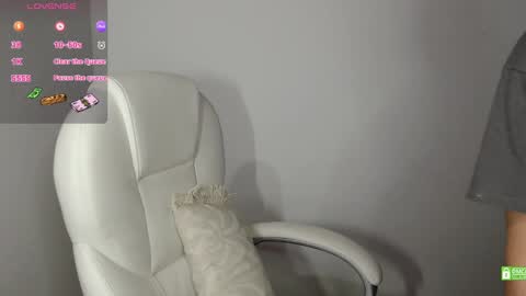 Snapshot of misha__sweet__27 chatting on February 19, 2025, 10:01 am misha online show from February 19, 2025, 10:01 am