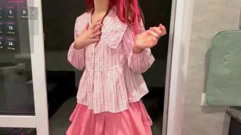 Molly online show from September 27, 2025, 5:51 pm