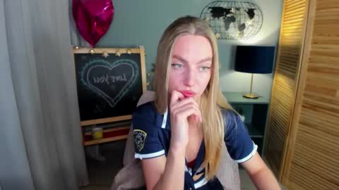 Snapshot of mishapallmer chatting on October 6, 2025, 1:36 am mishapallmer online show from October 6, 2025, 1:36 am