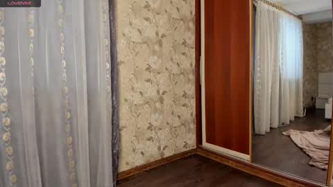 mishapallmer online show from November 24, 2025, 9:53 am