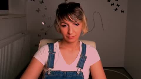 Mishelle online show from May 5, 2026, 6:49 pm