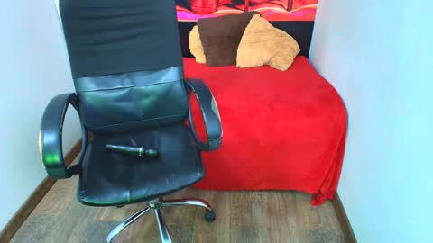 Snapshot of mishka__ chatting on January 25, 2025, 9:04 am Mishka online show from January 25, 2025, 9:04 am