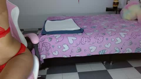 Snapshot of mishka__ chatting on February 19, 2025, 4:44 am Mishka online show from February 19, 2025, 4:44 am