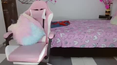 Snapshot of mishka__ chatting on February 23, 2025, 5:12 am Mishka online show from February 23, 2025, 5:12 am