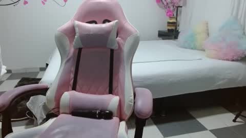 Snapshot of mishka__ chatting on March 2, 2025, 6:05 am Mishka online show from March 2, 2025, 6:05 am