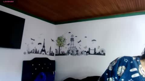 Snapshot of misnicol chatting on December 17, 2025, 12:44 pm Nicol online show from December 17, 2025, 12:44 pm