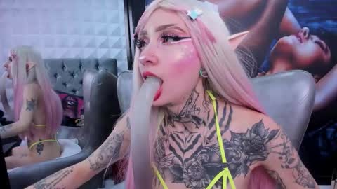 Snapshot of miss___angel chatting on September 19, 2025, 6:19 pm miss___angel online show from September 19, 2025, 6:19 pm