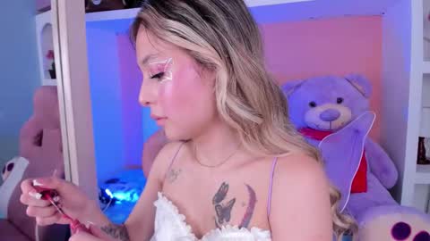 Lunna online show from October 31, 2025, 11:11 am