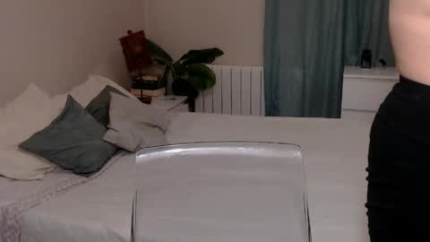 Angela online show from May 5, 2026, 7:38 am