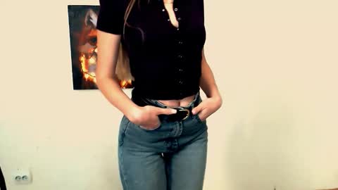 Snapshot of miss_angelina_ chatting on September 19, 2025, 5:53 am Angelina online show from September 19, 2025, 5:53 am