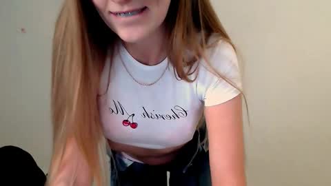 Snapshot of miss_angelina_ chatting on October 16, 2025, 6:14 am Angelina online show from October 16, 2025, 6:14 am