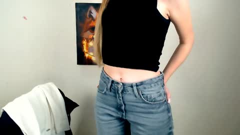 Snapshot of miss_angelina_ chatting on April 11, 2026, 6:18 am Angelina online show from April 11, 2026, 6:18 am