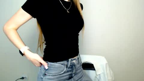 Snapshot of miss_angelina_ chatting on May 12, 2026, 6:54 am Angelina online show from May 12, 2026, 6:54 am