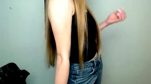 Snapshot of miss_angelina_ chatting on May 20, 2026, 6:08 am Angelina online show from May 20, 2026, 6:08 am