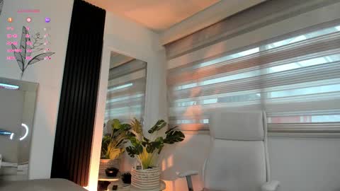 Snapshot of miss_catalinaa chatting on October 27, 2025, 11:47 am Catalina online show from October 27, 2025, 11:47 am