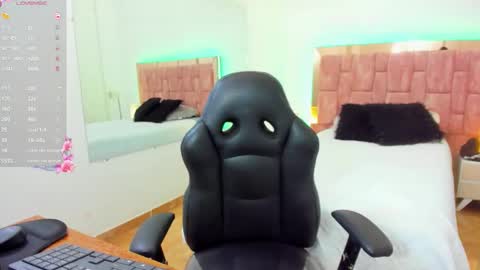 Chryss online show from November 15, 2025, 3:19 pm