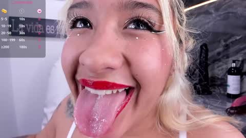 Danika online show from December 13, 2024, 2:27 pm