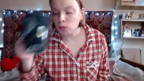 Elis online show from March 6, 2025, 1:46 pm