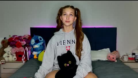 Snapshot of miss_emily_miller chatting on November 6, 2025, 5:36 pm Emily online show from November 6, 2025, 5:36 pm