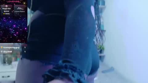 miss_evans_ online show from April 29, 2026, 3:38 pm