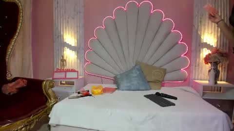 miss_evans_ online show from July 7, 2026, 7:51 pm