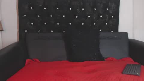 miss_evans_ online show from July 27, 2026, 2:02 pm