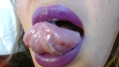 Miss Evoleth online show from November 19, 2025, 5:02 pm